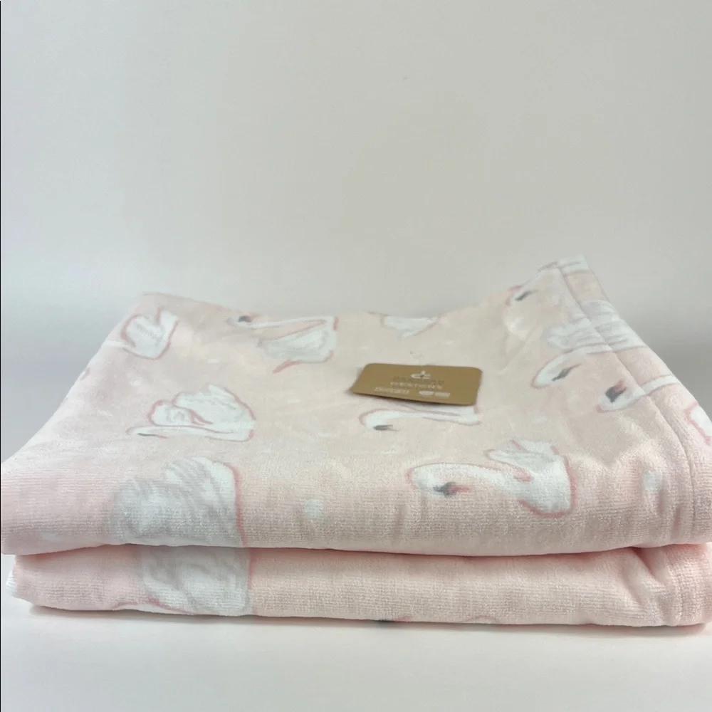 Deborah Connolly Bath Towels Swans Pink White Velour Soft Cotton Set of 2 NEW